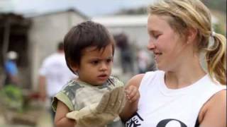 preview picture of video 'UO Honors Business Students Build Homes in Guatemala'