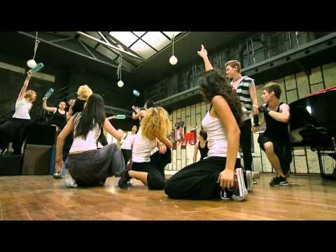 Sneak Peek: Pariu cu viata - moment muzical Stomp