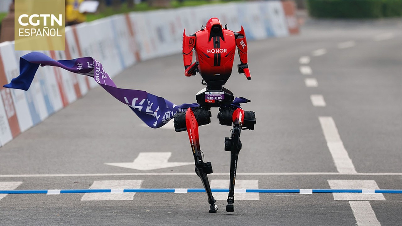 Celebran la 2ª edición de la Media Maratón de Robots Humanoides de Beijing Yizhuang 2026