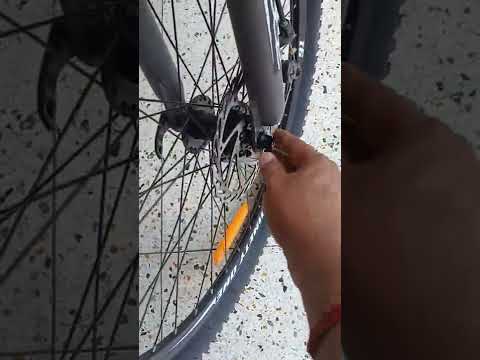 How to remove front wheel of bicycle for transport or repair #cyclingtips #cyclerepair #mtb #shorts
