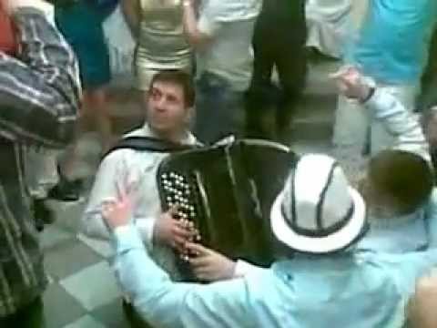 BOJAN NESIC I BIKINJAC UZIVO ( PUNOLETSTVO U BECU )