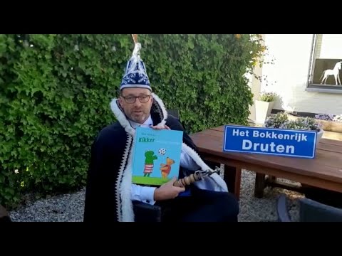 Prins Sander leest voor