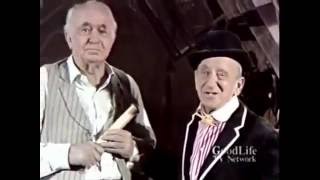 Walter Brennan &amp; Jimmy Durante Sing &quot;Good Morning, Starshine&quot; From &quot;Hair&quot;