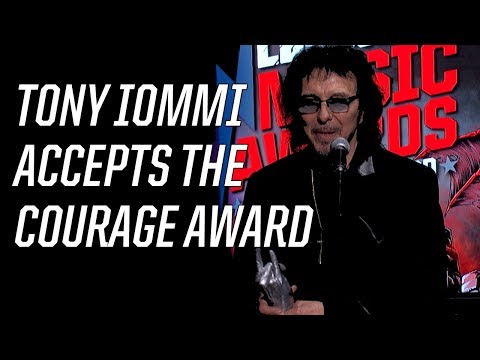 Tony Iommi Accepts the Courage Award - 2017 Loudwire Music Awards