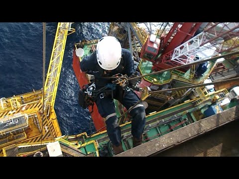 Derrick Bolt Torque Inspection by Rope Access