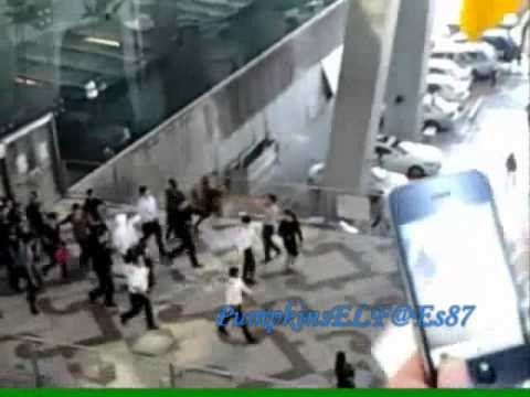 111130 Leeteuk and Donghae at Suvanaphumi airport went to Thailand