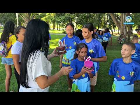 EQUIPE DA SECRETARIA DE ASSISTÊNCIA SOCIAL NUMA TARDE DE DESCONTRAÇÃO COM CRIANÇAS DO SERVIÇO DE CONVIVÊNCIA E FORTALECIMENTO DE VÍNCULOS