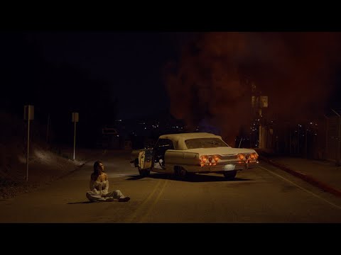 DESTINIA  -  HASTA LA PIEL (Official Video)