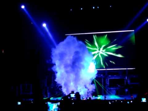 Justin Bieber - MY WORLD TOUR FULL INTRO + LOVE ME Hartford, CT 6/23/10 HD