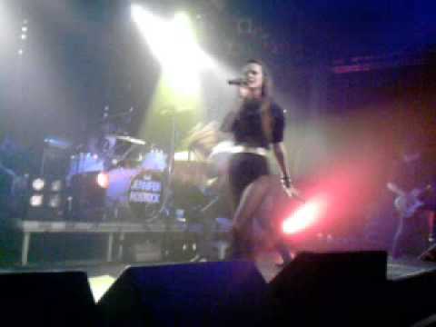 Jennifer Rostock - Mach Mich Nicht Verliebt live (8.4.2010 Osnabrück-Rosenhof)