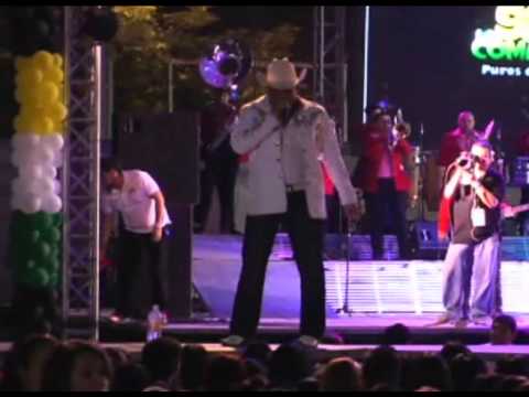 Rosendo Amparano en el Mega Concierto 2013 de La 98.5 La Comadre