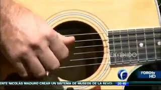 Laura Pausini -Limpio en una versión acústica .