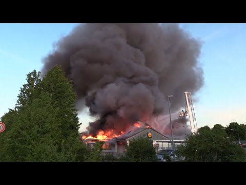 Lidl in full fire - Flame inferno destroys discounter