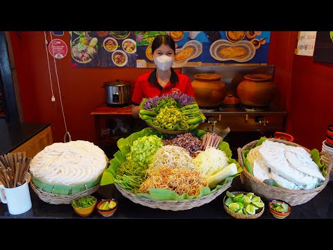 Have you ever eaten these flowers? Healthy Khmer Rice Noodles "Num Banh Chok" Cambodian Street Food