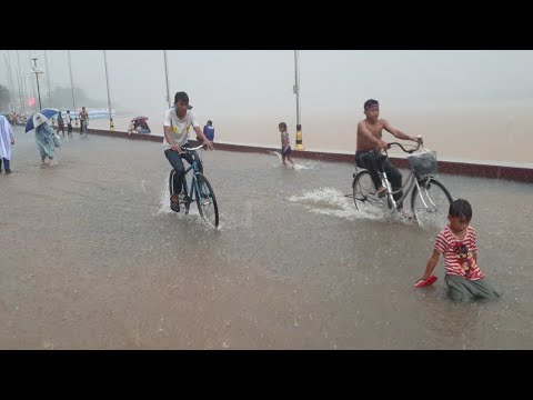 Phnom Penh, Sky Rainy Heavily/ Ancient Food Under The Rain, Street Riverside
