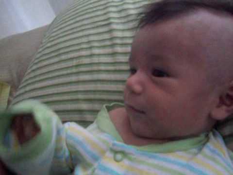 1month old baby saying mommy(lyon xavier aviles duchemin)