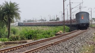 preview picture of video 'Train from Pakistan Border : The Smoky WDM-3A With Atari Jabalpur Special Train'