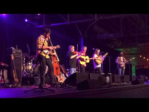 Billy Strings w/ Larry Keel & Michael Cleveland "Big Mon" (Bill Monroe)