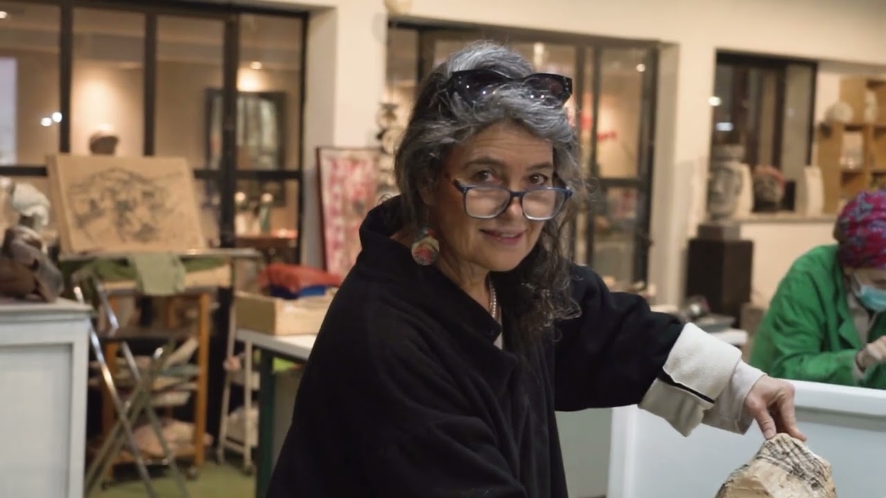 Sculptez votre création en albâtre ou stéatite avec Caroline - Vidéo