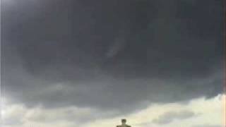 preview picture of video 'Funnel Cloud in the backyard'