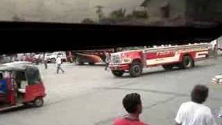 preview picture of video 'Comida autobus Guatemala'