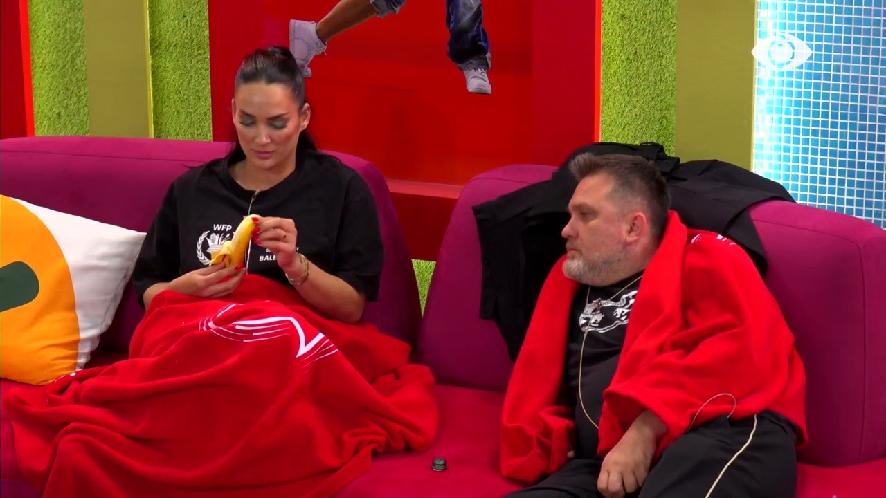 “Kush e ka bërë?”/ Erjola e pyet troç për fshehjen e cigareve Romeon, banori: Juli!