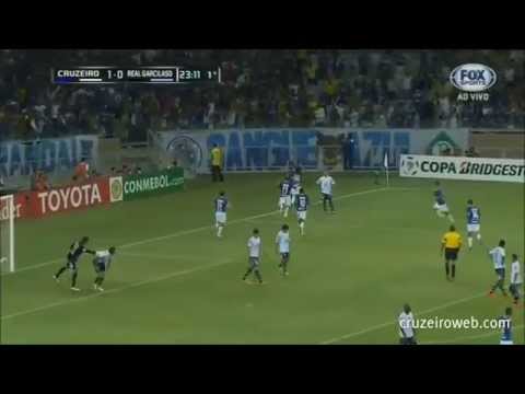 Gol de Ricardo Goulart contra o Real Garcilaso, narrado por Pequetito