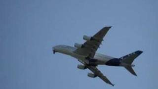 preview picture of video 'A380 - Fly-by Landing Gear down, Le Muret 2007'