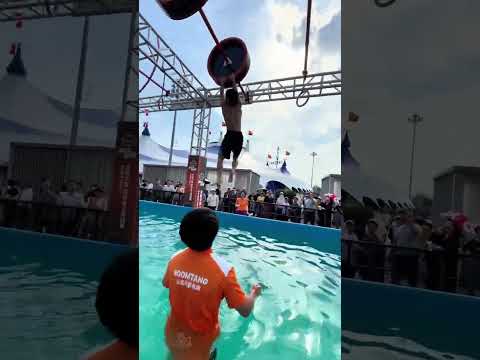 【8岁小男生的极限飞抓，震惊全场[赞]小小年纪有这体能厉害👍】