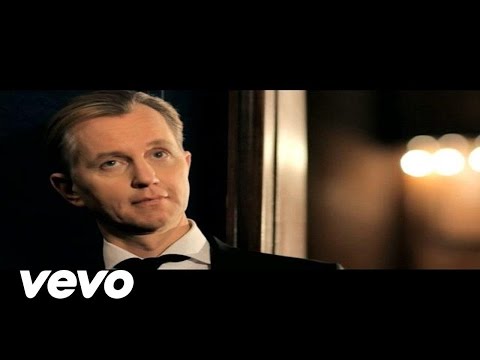 Max Raabe - Ich bin nur wegen Dir hier (Offizielles Video)