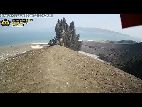 Überwachungskamera filmt Ausbruch des Vulkans Krakatau