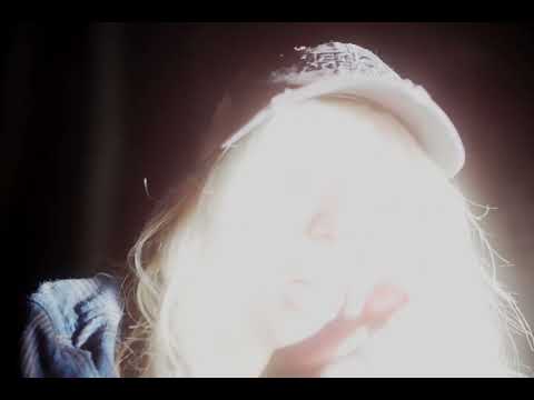 Laveda - Strawberry (Official Video)