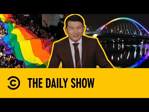 【看脫口秀學英文】美國驕傲月面臨反彈，為什麽？ (Pride Month Faces Backlash In America | The Daily Show)