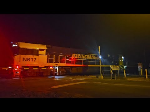 5PM5 PN up "Linfox Express" (NR17, NR52, G526), Perth to Melbourne, 1910, 18/5/25, Ararat West VIC