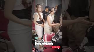 Download lagu SEBELUM PULANG,SALIM DULU SAMA BUNDA HENNY #adella #dangdut #dangdutkoplo mp3