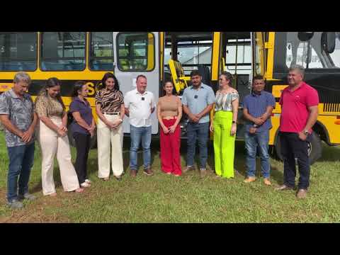 ENTREGA DE UM ÔNIBUS ESCOLAR PARA A SECRETARIA DE EDUCAÇÃO EM NOVA SANTA HELENA