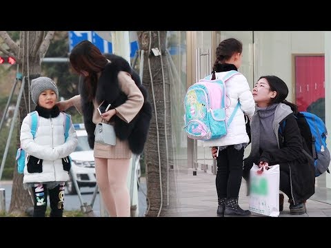 小女孩因為被人說醜，問路人借口紅，這個社會實驗的結果你能想到嗎？
