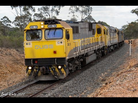 Trackside: GML10, 44202, 8037 and 8044 climb out of Dunolly on 7764V up QUBE Birchip grain- 4/10/20
