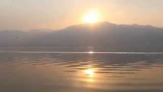 preview picture of video 'Sunrise on Inle Lake in Myanmar (Video 5 of 24)'