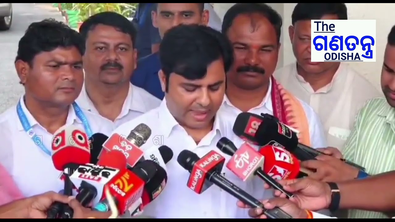 ବୀର ସୁରେନ୍ଦ୍ର ସାଏ ବିମାନ ବନ୍ଦରକୁ ମାଗଣାରେ ଜମି, ଓଡ଼ିଶା ସରକାର ଯୋଗାଇ ଦେଇଥିବାରୁ ଏହାର ସମ୍ପ୍ରସାରଣ ଅତି ଶୀଘ୍ର ହେବ।ଏଥିପାଇଁ ମୁଖ୍ୟମନ୍ତ୍ରୀ ଶ୍ରୀ @MohanMOdisha  ଓ ରାଜସ୍ୱ ମନ୍ତ୍ରୀ ଶ୍ରୀ @sureshkpujari ଙ୍କୁ ପଶ୍ଚିମ ଓଡ଼ିଶା ବାସୀଙ୍କ ତରଫରୁ ଅଶେଷ ଧନ୍ୟବାଦ। #theganatantraodisha #Odisha #BREAKING #BJPGovernment #paschimaodisha