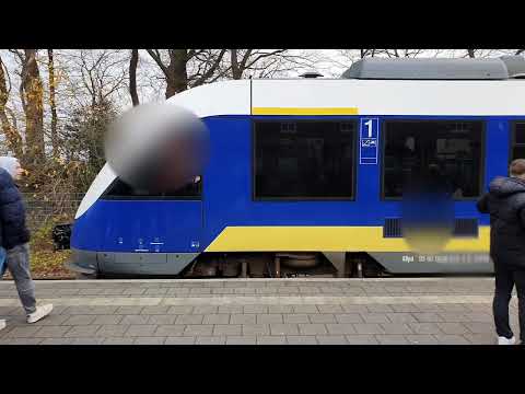 Nordwestbahn NWB RE 18 lässt Fahrgäste stehen