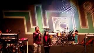 Download lagu Nenekku Pahlawanku Nur Amira Syahira Feat Wali Band LIVE in JOHOR mp3 Download lagu Nenekku Pahlawanku Nur Amira Syahira Feat Wali Band LIVE in JOHOR mp3