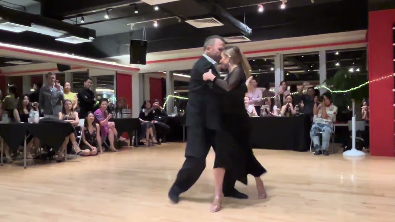 Claudio Hoffman y Cinzia Lambordi in Hong Kong @ 27 Sep 2024 -  1/3