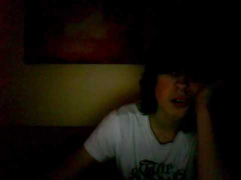 dummer junge leon hat langeweile