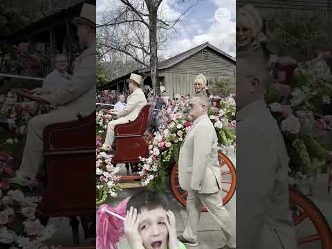 Dolly Parton smiles and waves at her biggest fan at Dollywood #Shorts