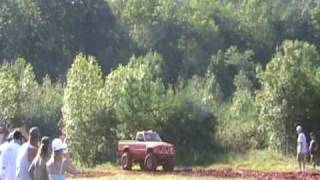 preview picture of video 'V8 Toyota at East Bend, NC August 29 Mud Bog'