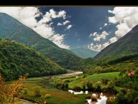 Beautiful Serbia, Decji hor kolibri - Najlepsa je zemlja moja