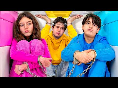 MASCHI vs FEMMINE nella STANZA PIÙ PICCOLA del MONDO!