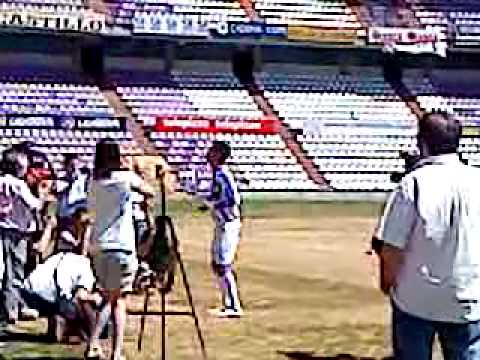 Presentación de Alberto Bueno con el Real Valladolid