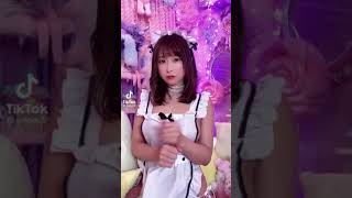 可愛いメイドによる手コキ！横乳が見えてる